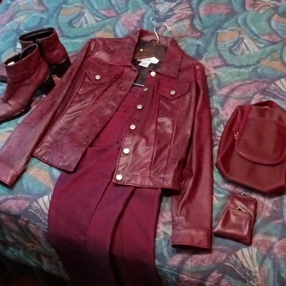 Red snake print irresdescent new outfit